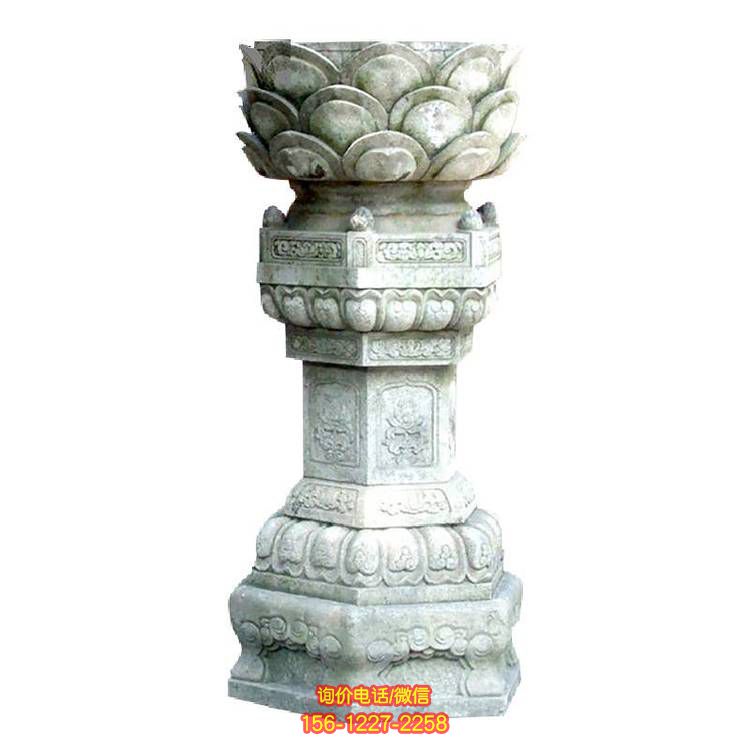 傳統寺廟的青石雕塑