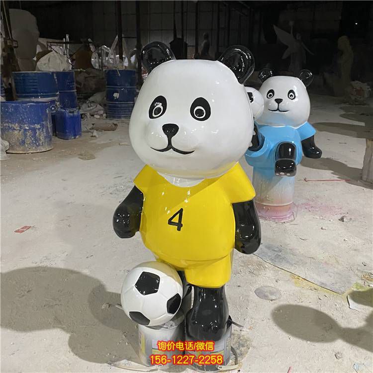 踢足球旅游景區卡通公仔雕塑