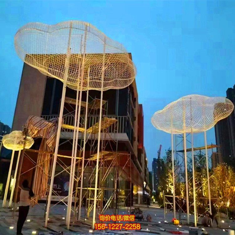 城市廣場創意鏤空漂浮云朵雕塑