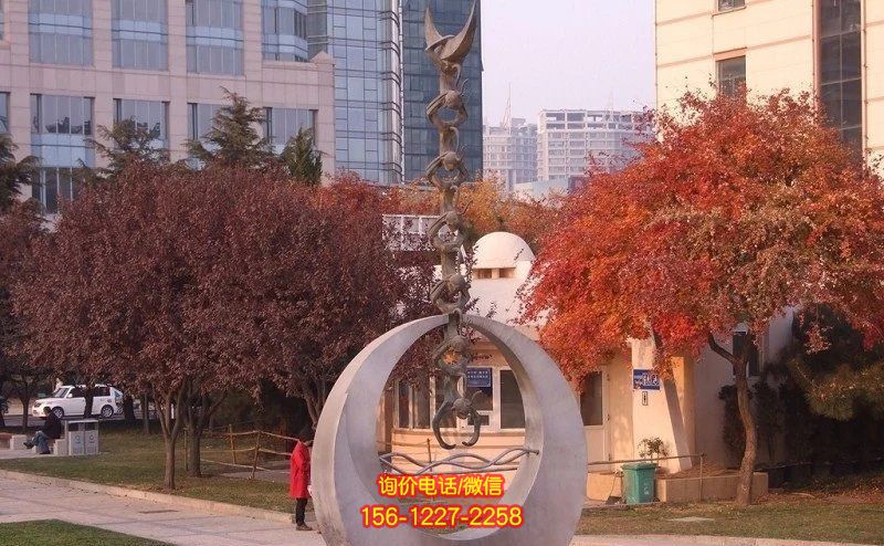 猴子雕塑公園擺放的猴子撈月的玻璃鋼創意猴子雕塑 猴子雕塑公園擺放的猴子撈月的玻璃鋼創意猴子雕塑