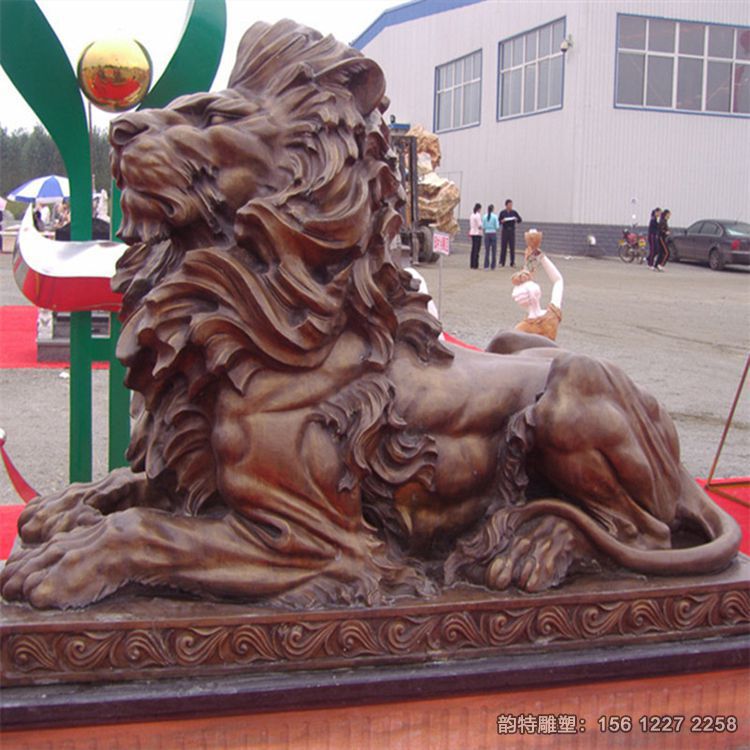 門口銅獅子雕塑，大型鑄銅獅子雕塑廠家
