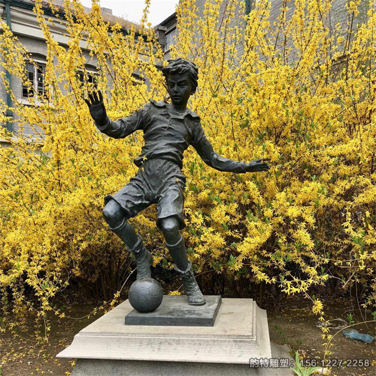 踢足球雕塑04 踢足球雕塑04