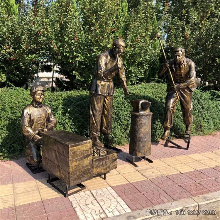 玻璃鋼打鐵匠雕塑，民俗打鐵人物雕塑