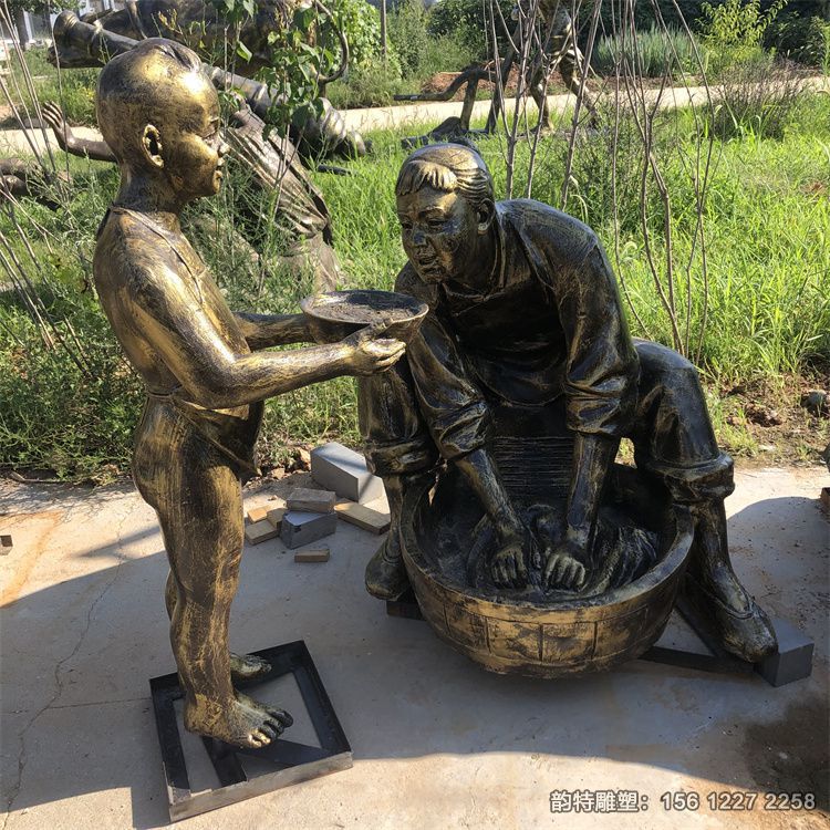 玻璃鋼洗衣服人物雕塑，農村民俗人物雕塑定制